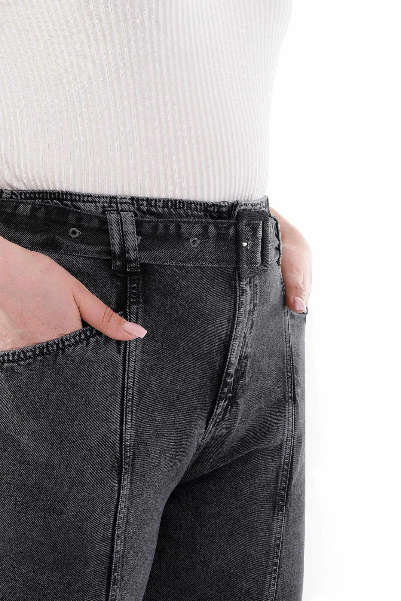 Tapered Black Jeans Carrot Jeans with Jean Belt