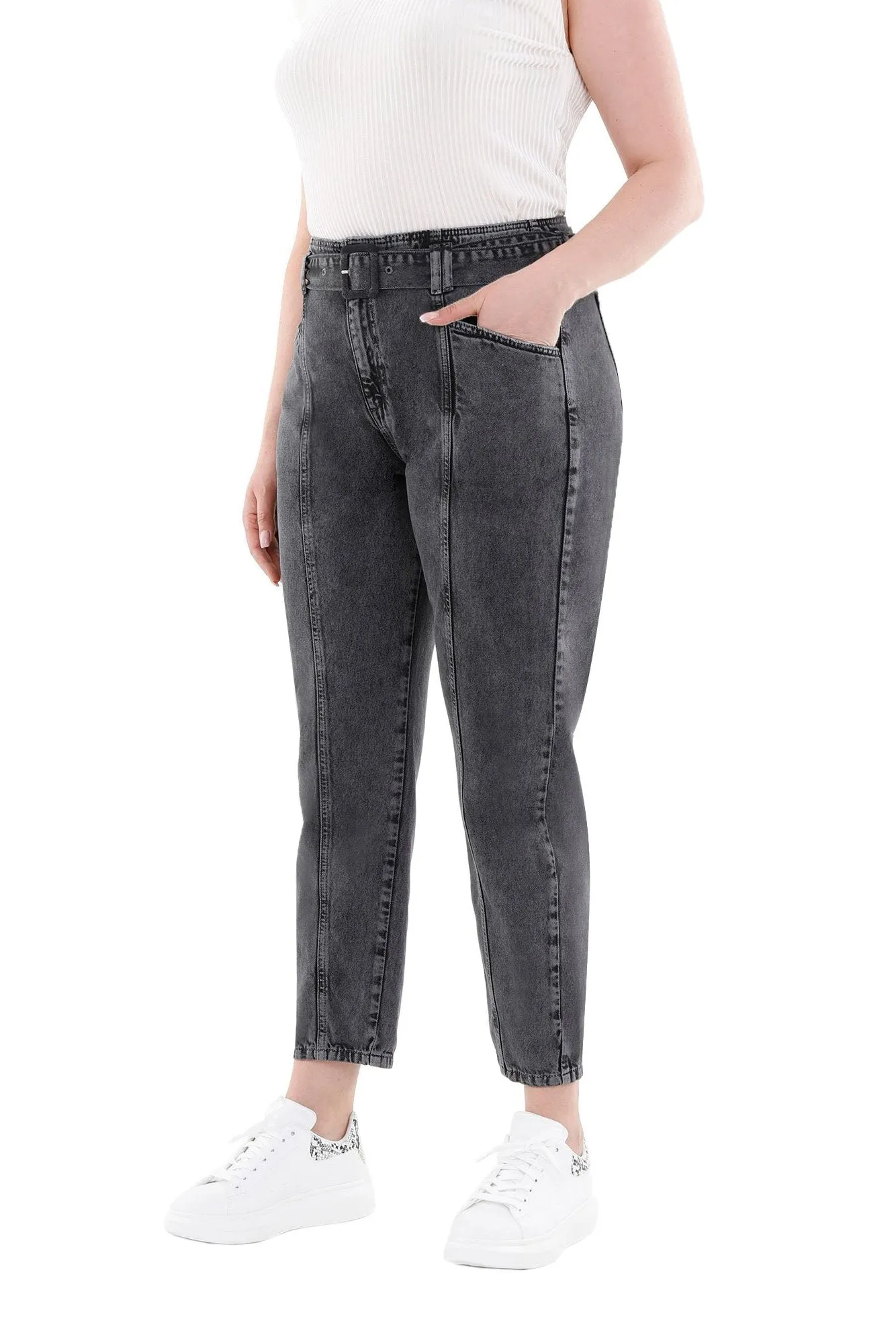 Tapered Black Jeans Carrot Jeans with Jean Belt